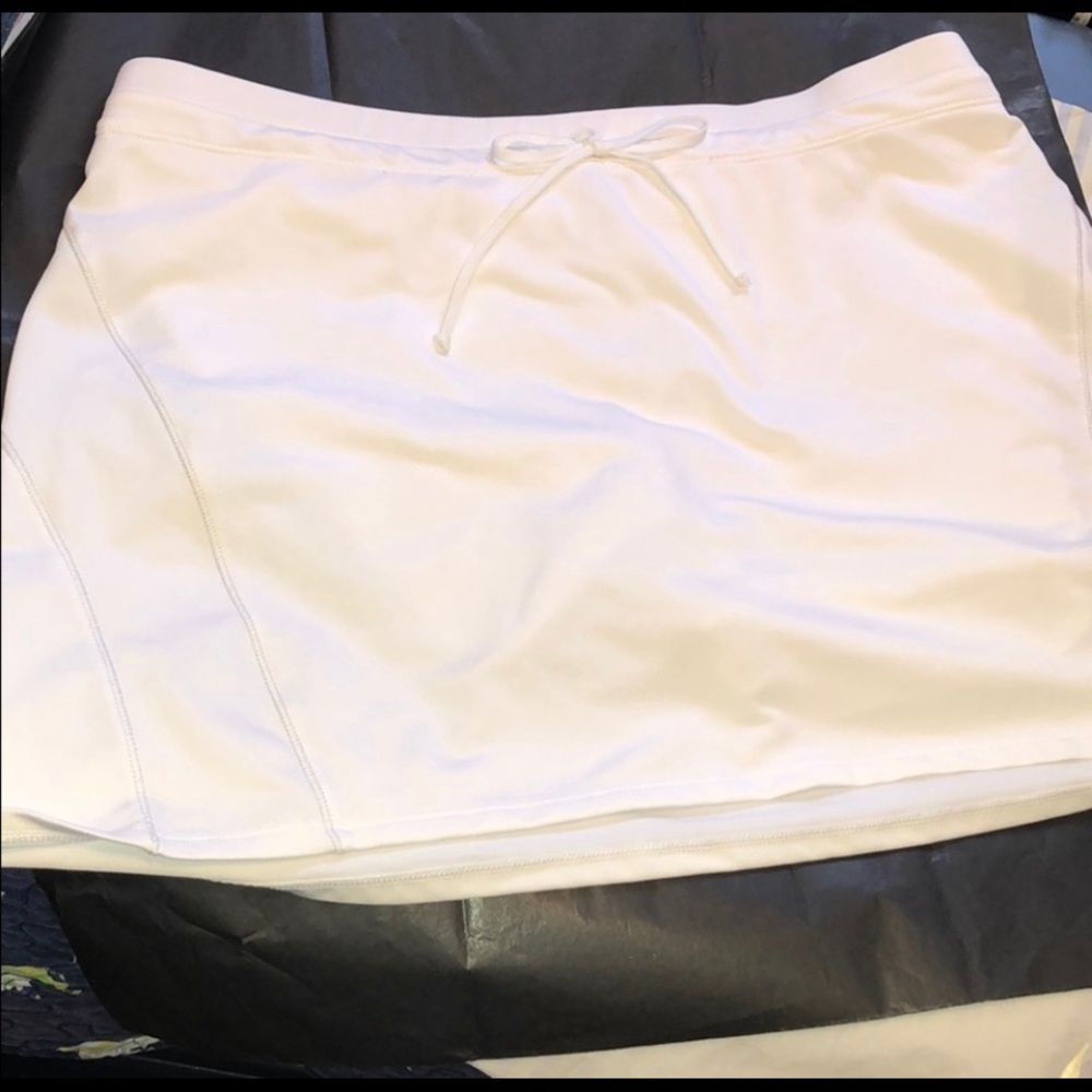 White Athleta skort
